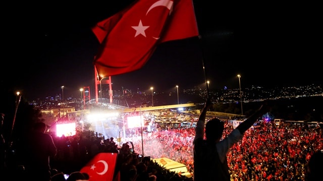 Türkiye, Demokrasisine Her Zamankinden Daha Güçlü Sahip Çıkıyor}